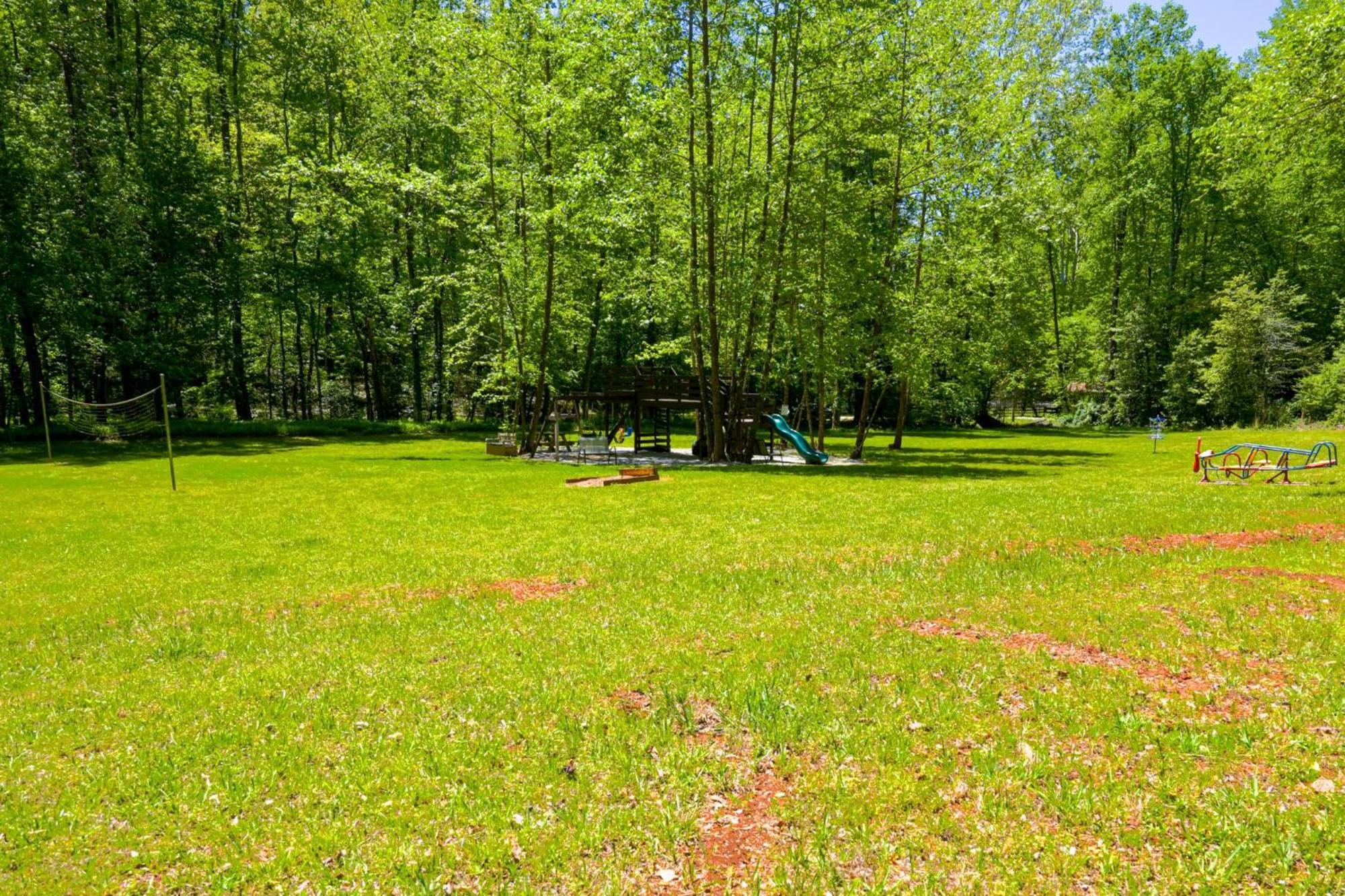 The Big Little Cabin - Hot Tub & Playground ダロネガ エクステリア 写真