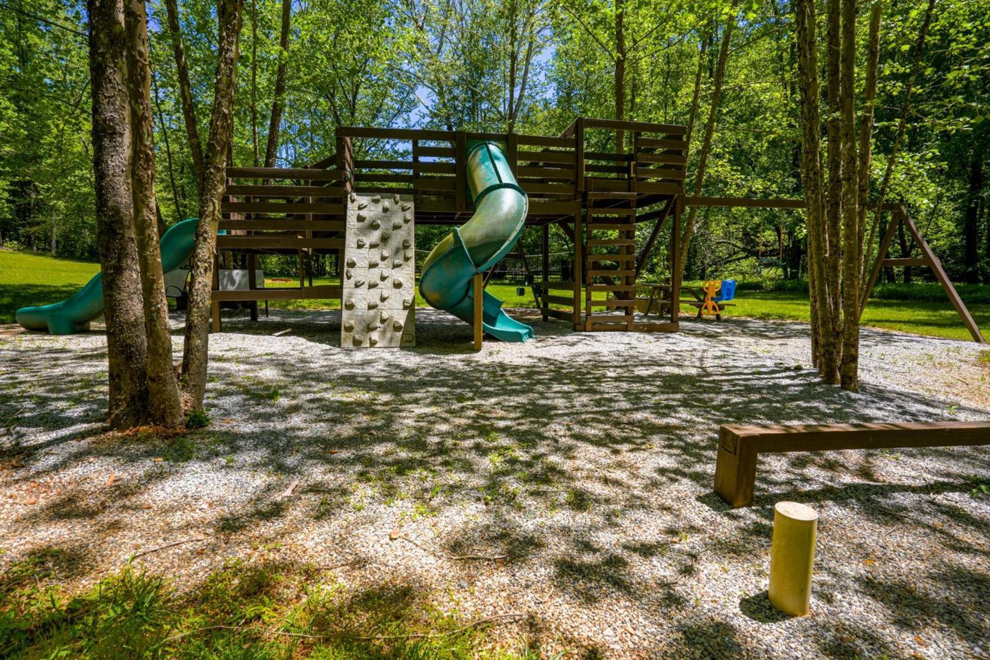 The Big Little Cabin - Hot Tub & Playground ダロネガ エクステリア 写真
