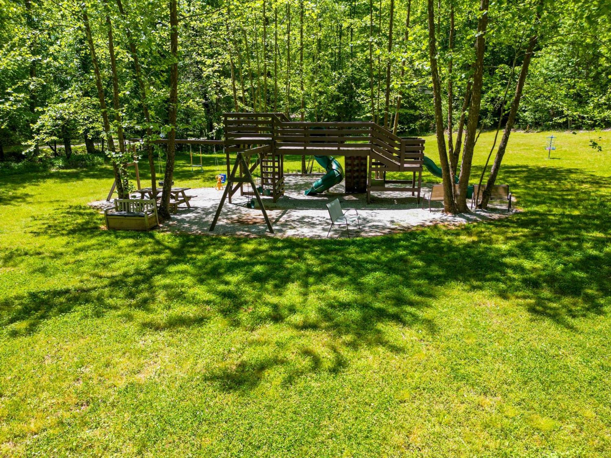 The Big Little Cabin - Hot Tub & Playground ダロネガ エクステリア 写真