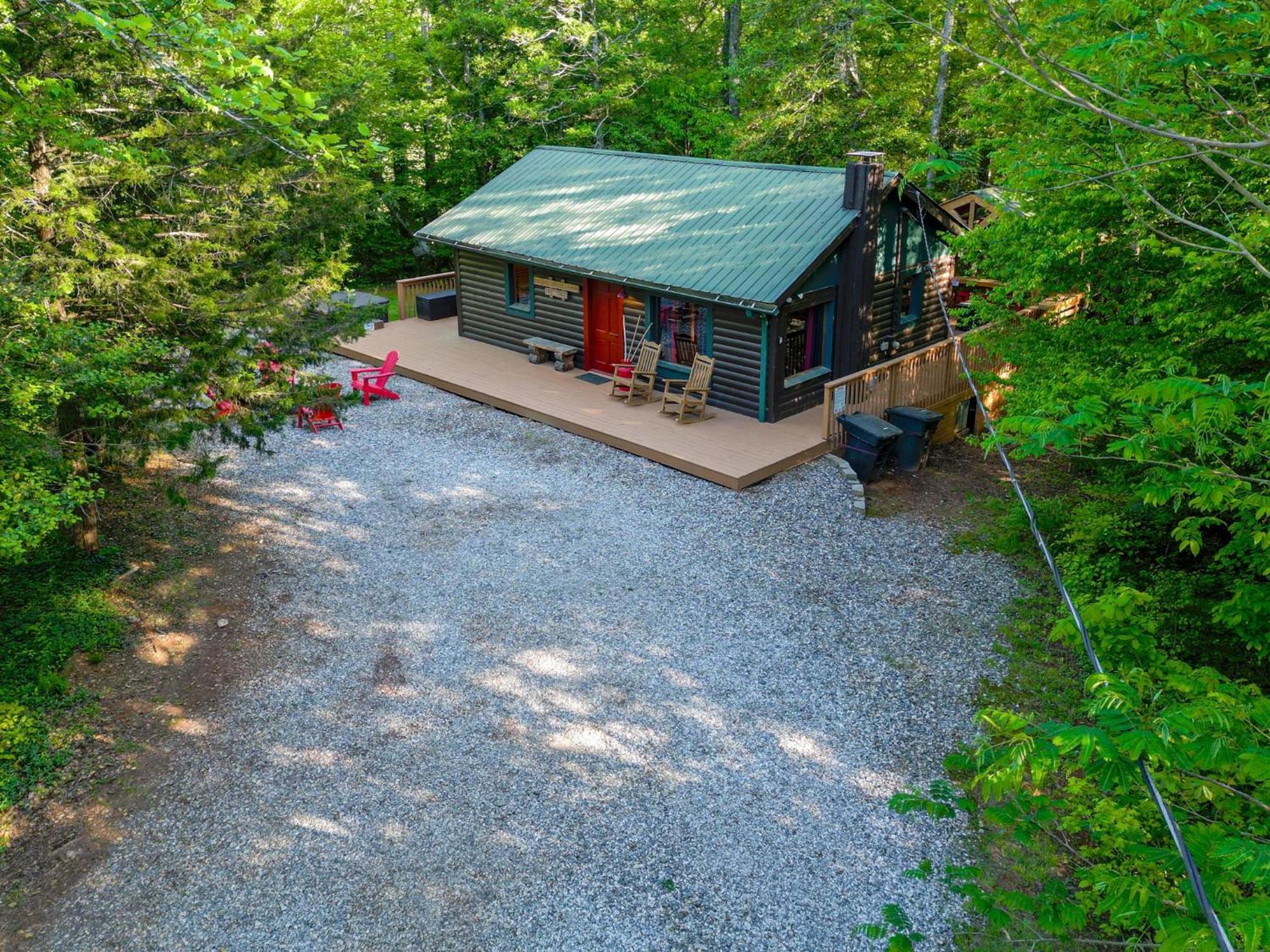 The Big Little Cabin - Hot Tub & Playground ダロネガ エクステリア 写真