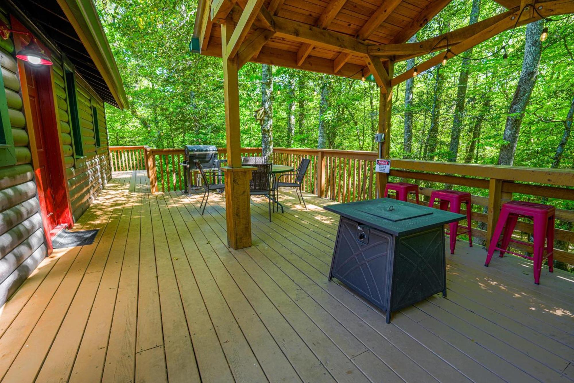 The Big Little Cabin - Hot Tub & Playground ダロネガ エクステリア 写真